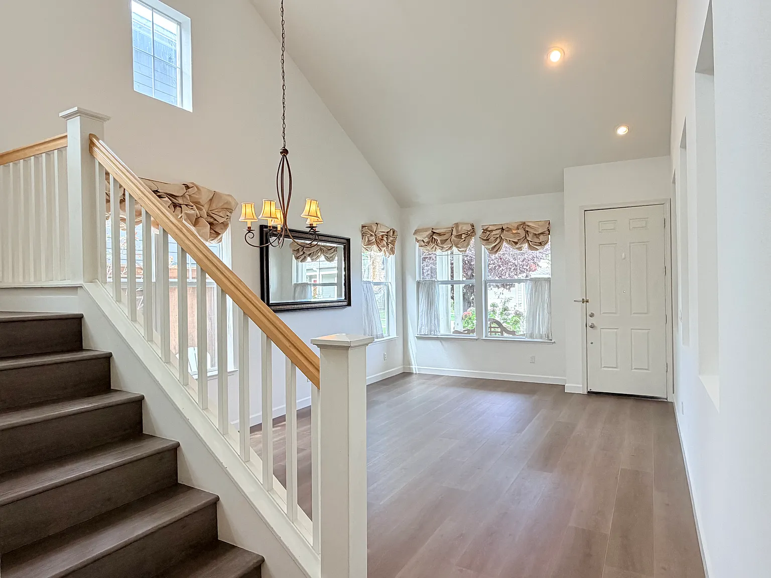 4 bed, 2.5 bath, 2080 sqft, $7,500 — Photo 3