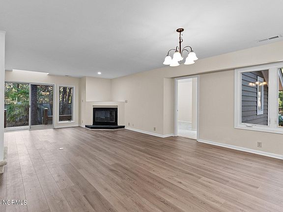 4th image of 742 Indigo Village Court