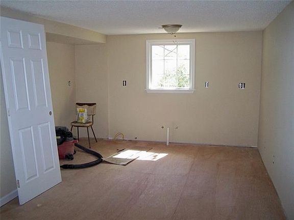 4th image of 1607 NE Valway Pl NE