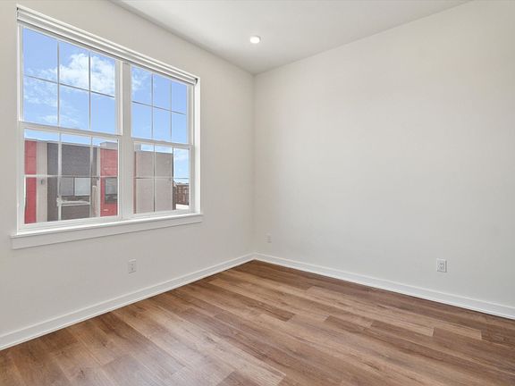 5th image of 2513 N Howard St #302