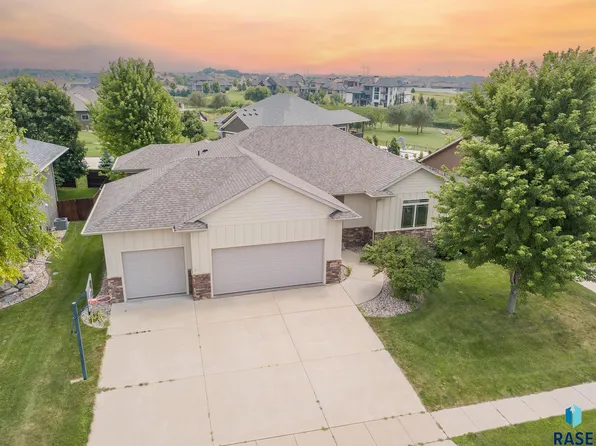 8204 S Spice Hill Cir, Sioux Falls, SD 57108