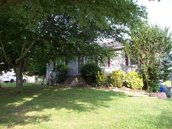 3rd image of 414 Wilkinson Ln