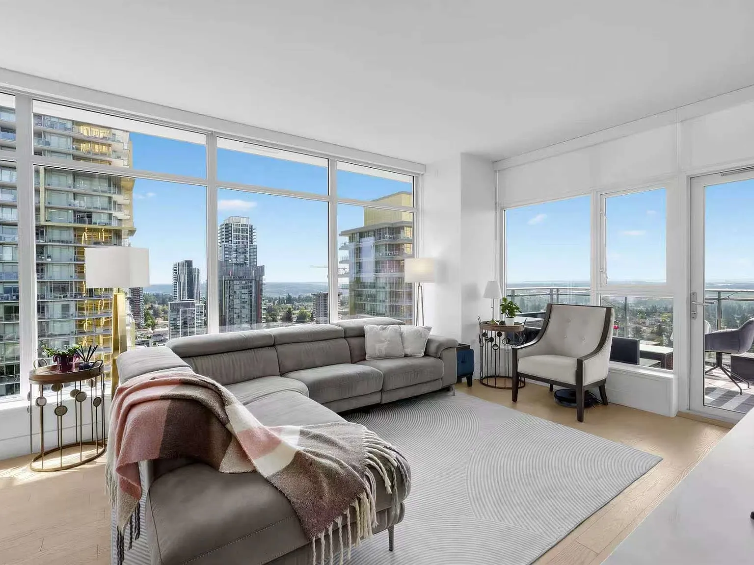 2 bed, 1183 sqft, $4,500 — Photo 2