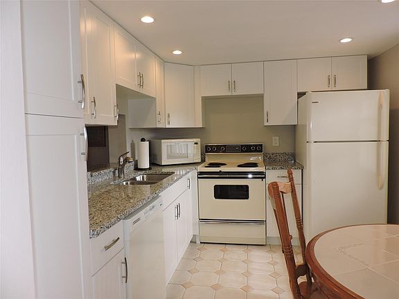 3rd image of 441 SE 3 Street #307