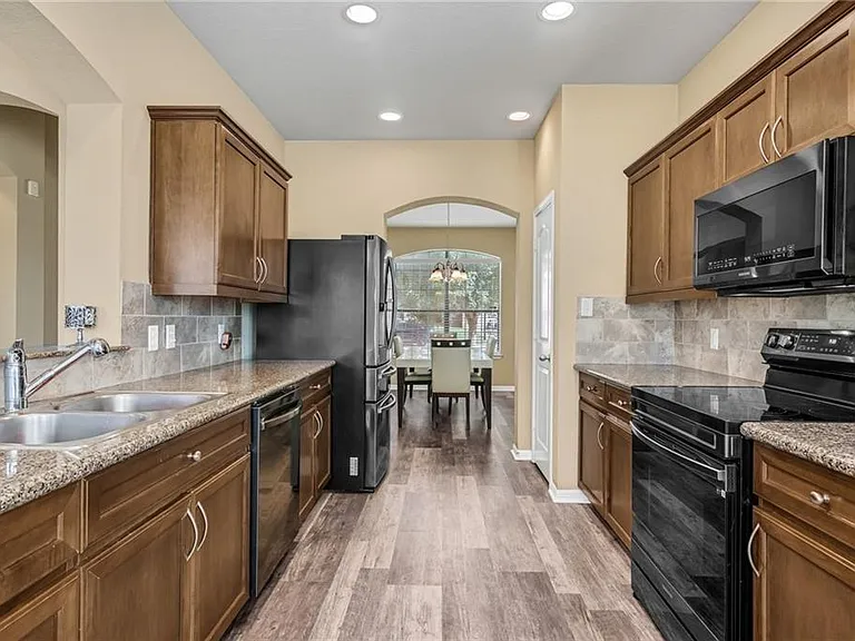 3418 Castleton Dr — Photo 16