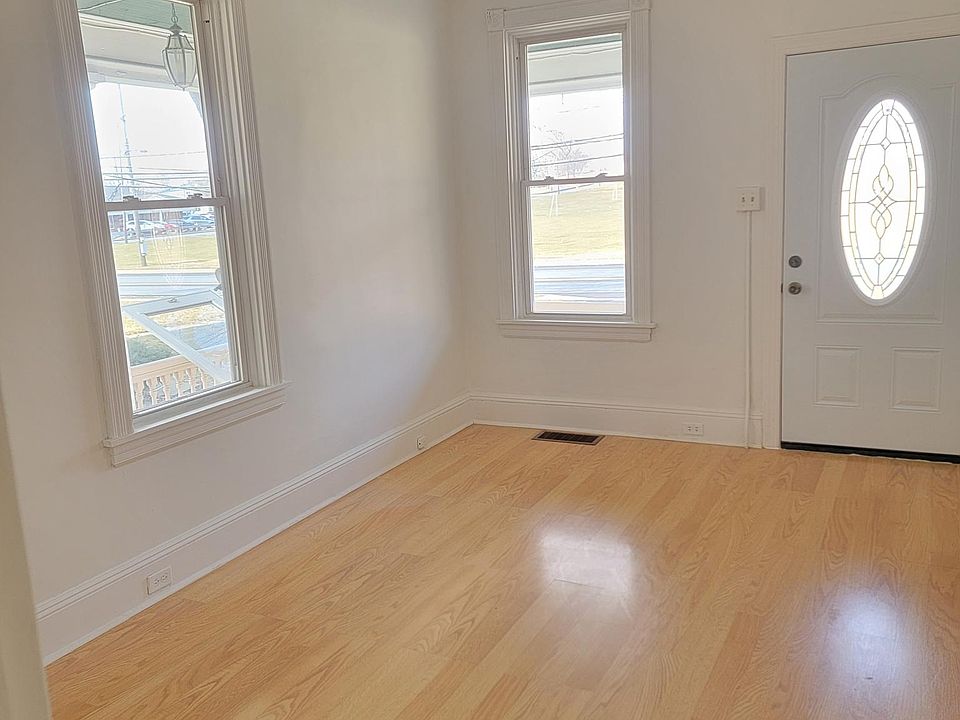 1st image of 320 Manor Ave #1