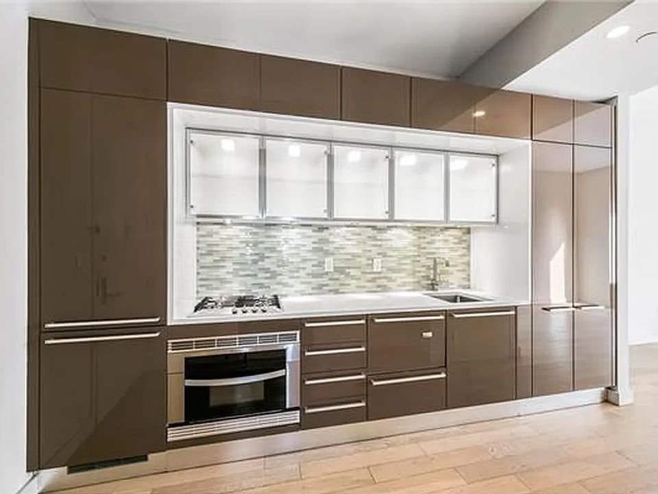 1st image of 75 Wall St APT 37J