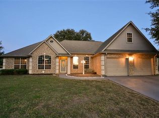 2220 10th St, Hempstead, TX 77445