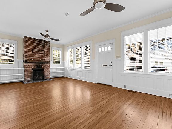 Living Room / Fireplace