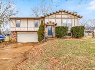 1553 Stonegate St, Farmington, MO 63640