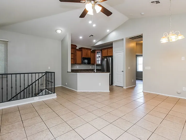 2121 E Huntington Dr — Photo 8