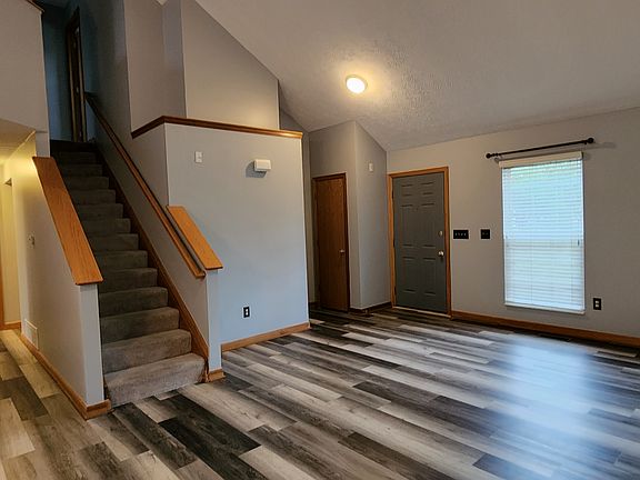 4th image of 394 Abbotsbury Dr