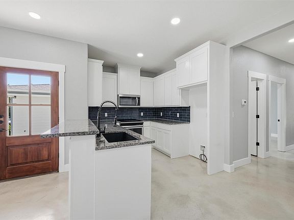 5th image of 1309 S 5th Ave