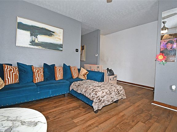 4th image of 306 Moore Ave