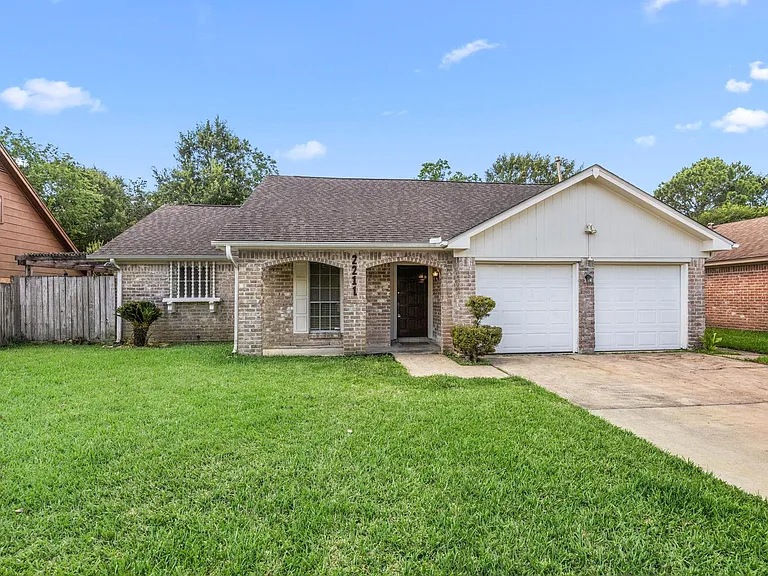 2211 Turtle Creek Dr — Photo 2