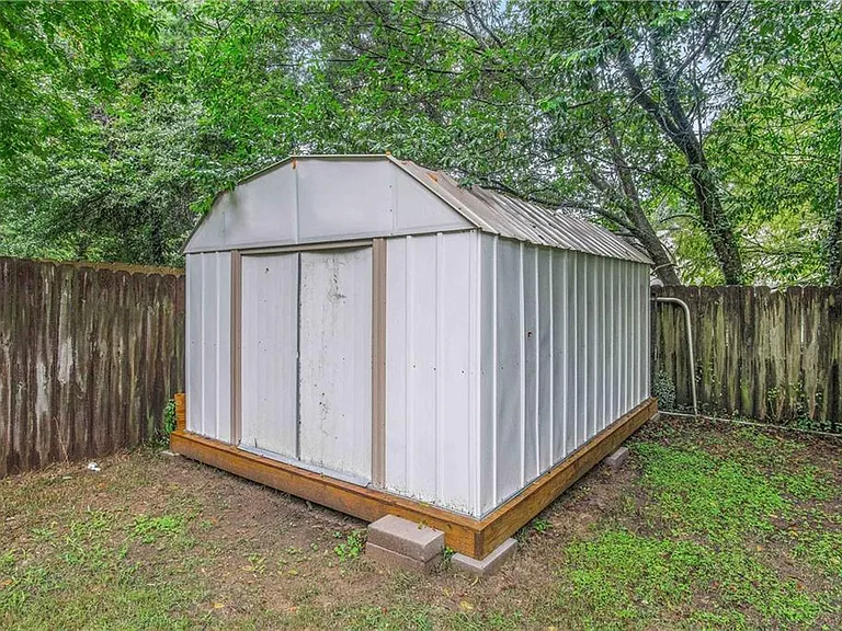 304 Judson Dr — Photo 17
