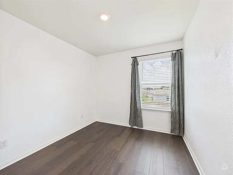 1687 Twin Estates Dr — Photo 14