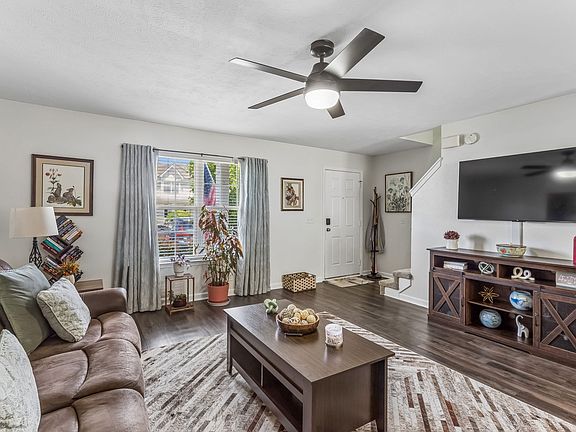 5th image of 381 Shoshone Pl