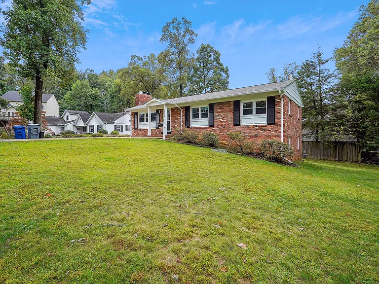 2226 Westwood Pl — Photo 2
