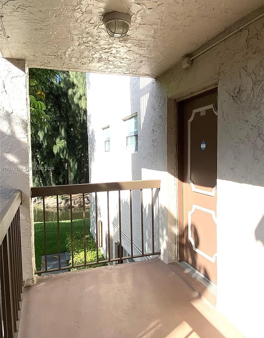 Nova Gardens Condo — Photo 4