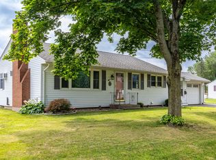 10 Holiday Ln, Enfield, CT 06082