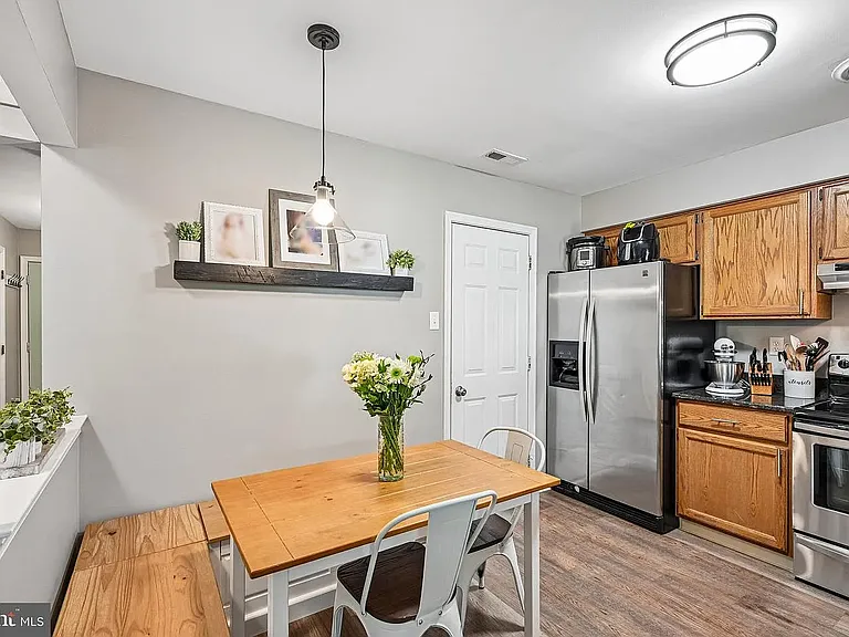 184 Victoria Ct — Photo 11