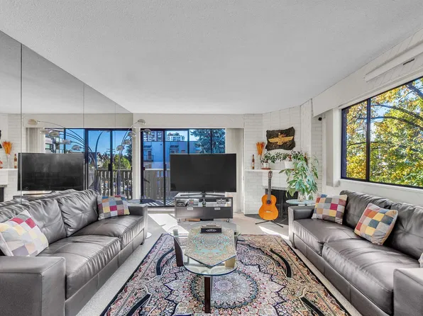1610 Chesterfield Ave #205, North Vancouver, BC V7M 2N7