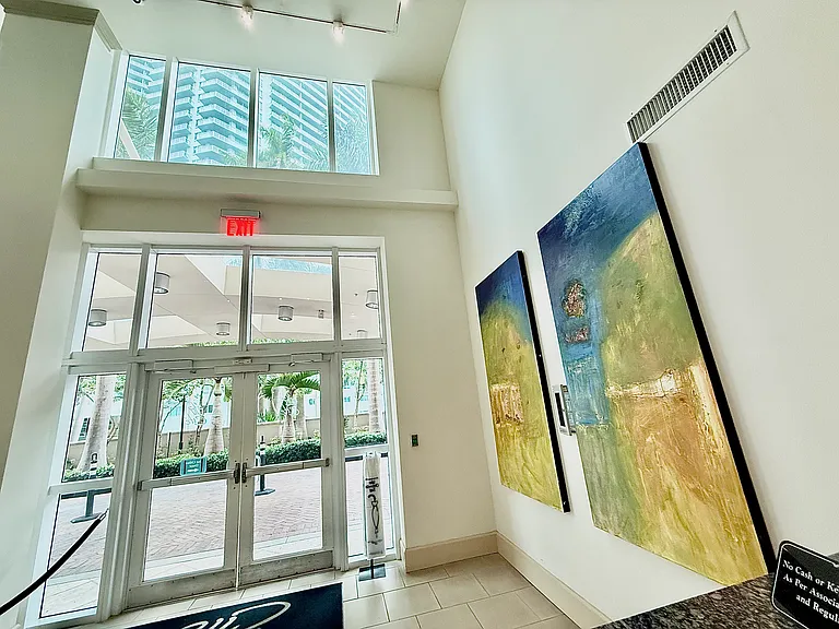 2000 N Bayshore Dr #201 — Photo 9