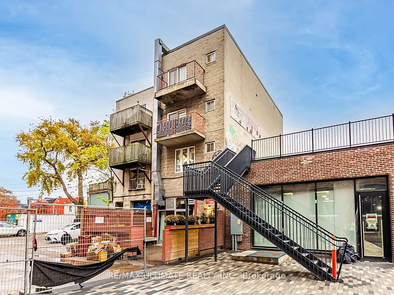 996 Queen St E #5 — Photo 2