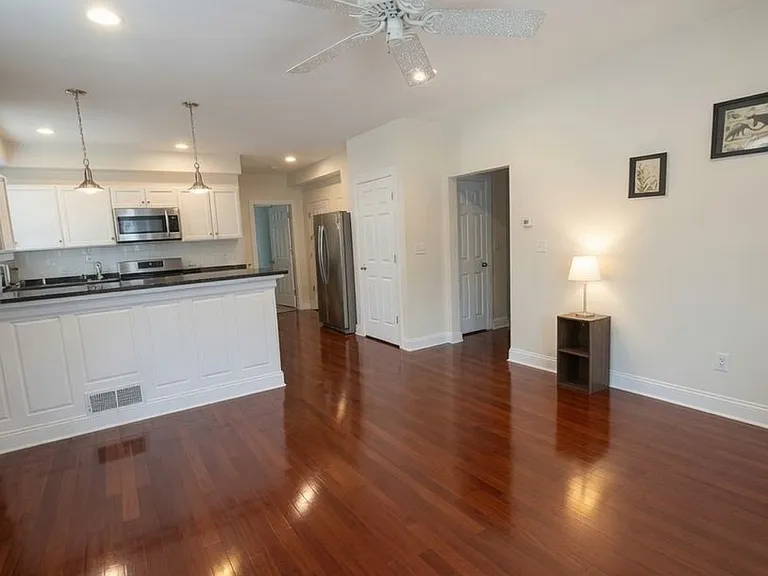22 Duval St #1 — Photo 6