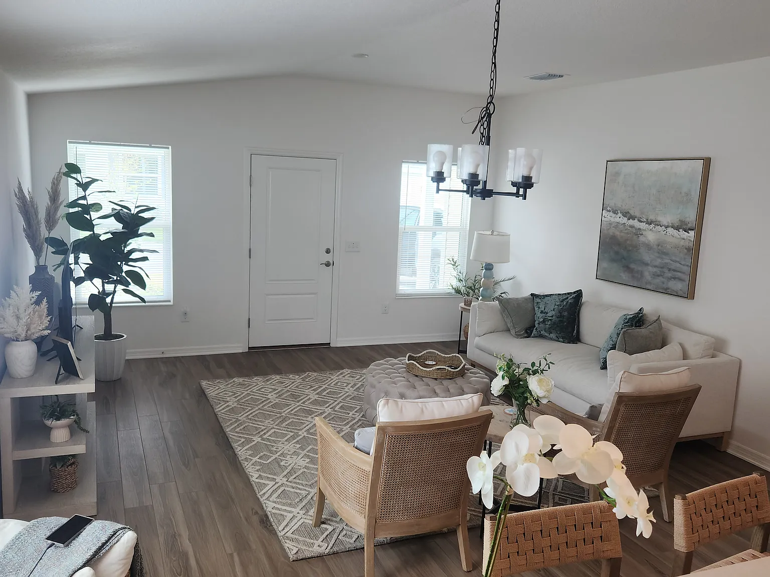 2 bed, 1180 sqft, $2,000 — Photo 3