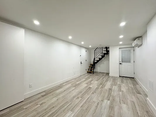 Rented by Pear NYC LLC | media 9