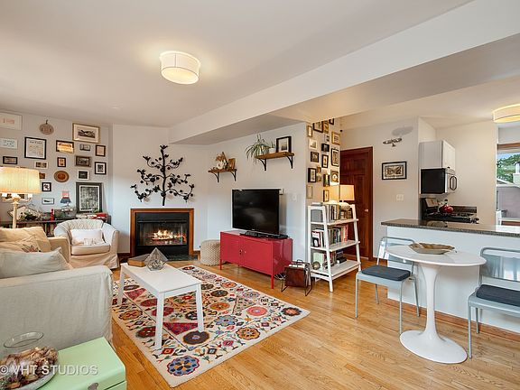 3rd image of 3132 N Clifton Ave APT 3S