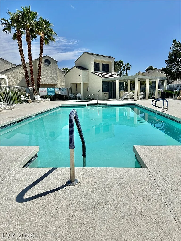 2 bed, 2.0 bath, 1005 sqft, $1,995 — Photo 3