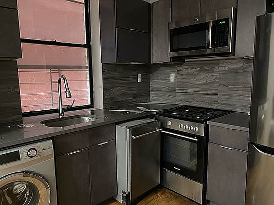 1st image of 216 E 118th St APT 3