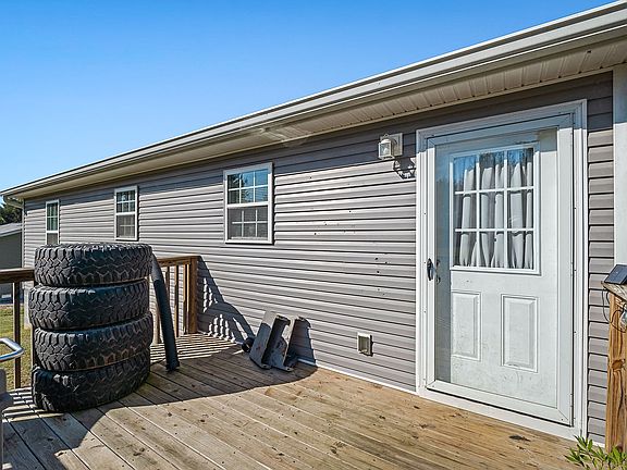 5th image of 56 Bellewood Dr