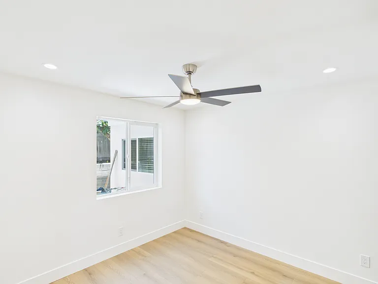 1132 W Redwood St — Photo 5