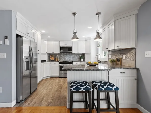 8 Kingsdale St, Worcester, MA 01606