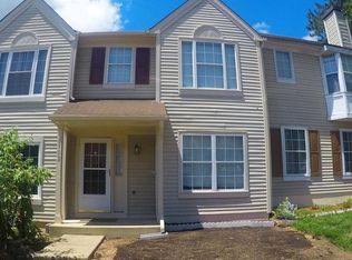 8702 Village Green Ct, Alexandria, VA 22309