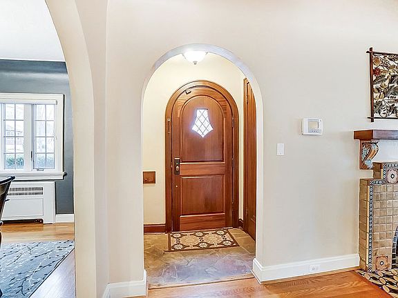 3rd image of 744 Mannington Ave