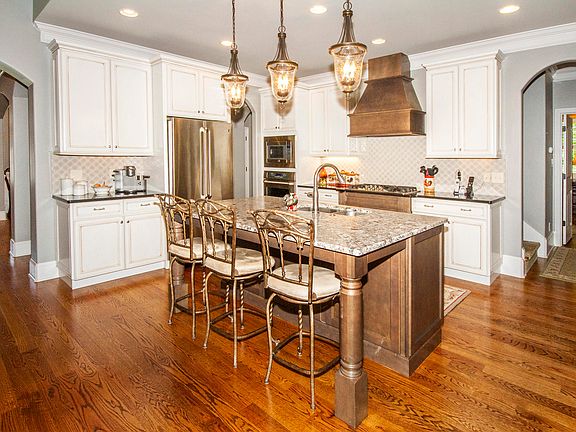 3rd image of 600 Stone Villa Ln