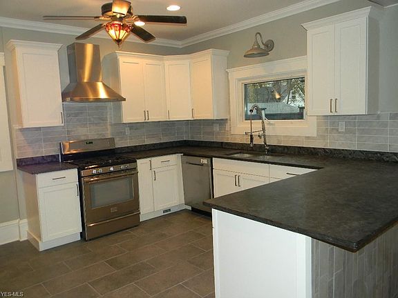 3rd image of 1424 Elmwood Ave
