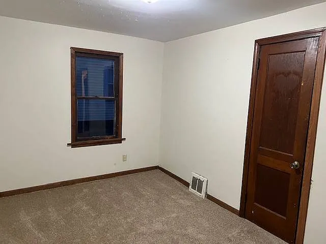 3 bed, 1.0 bath, $1,025 — Photo 4