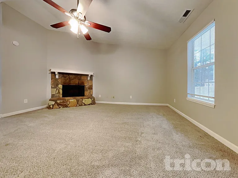 4702 Bullock Ln — Photo 4