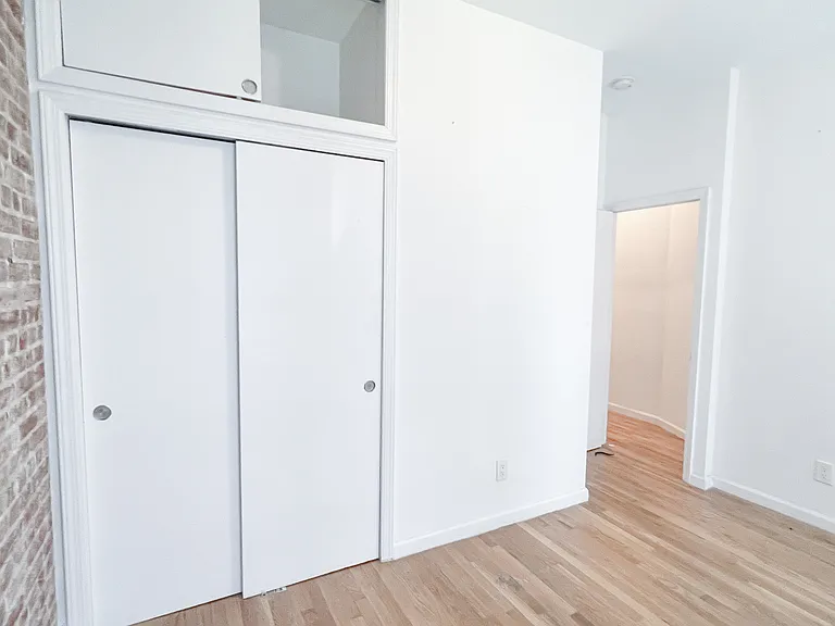 238 E 58th St #6 — Photo 7