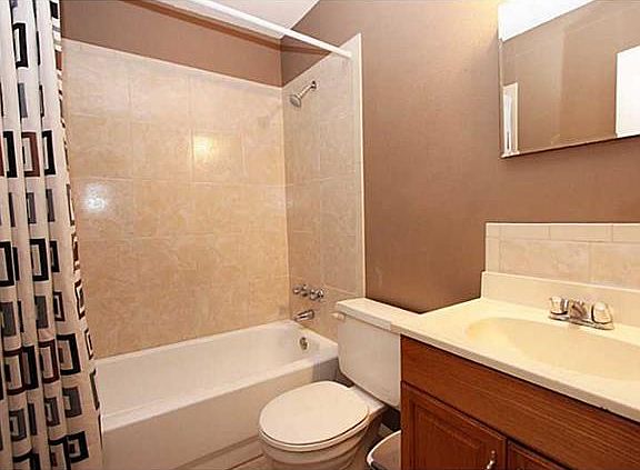 5th image of 2932 Penwood St