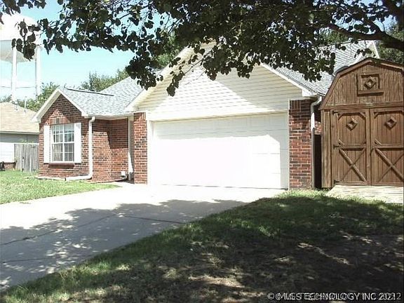 3rd image of 520 Buckingham Dr