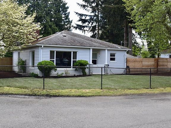 2nd image of 1619 NE Edge Park Dr