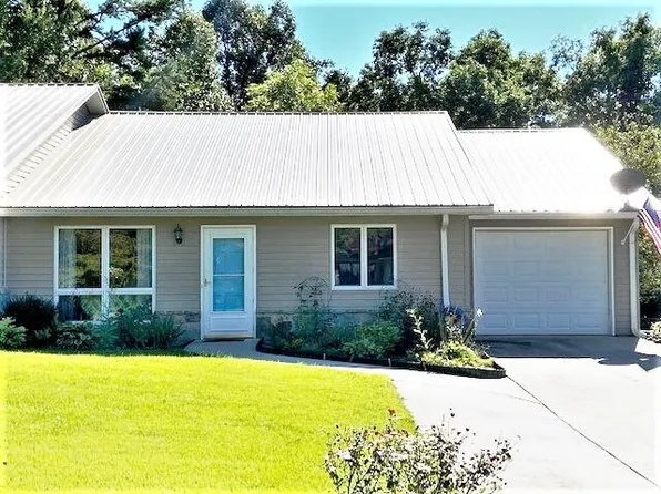 23 Wood Ln, Sparta, TN 38583