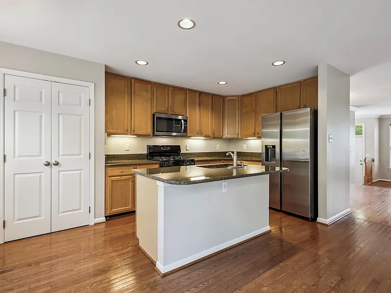 6733 Sullivan Way — Photo 14